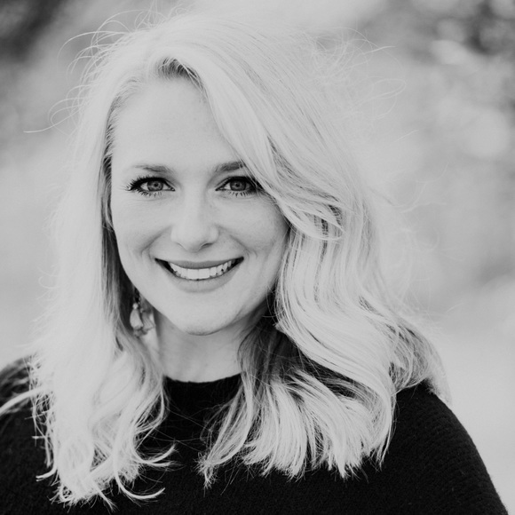 🎀 Meet your posher, Alyssa 🎀 - Picture 1 of 3